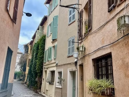 beau studio renove au coeur du vieil antibes-tres calme- 7 m