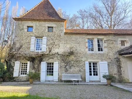 moulin et dependances -jardin de 4 hectares