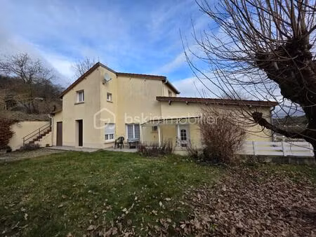 maison avec jardin  2 chambres et un bureau – proche gare de sens
