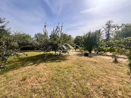 terrain constructible plat d'environ 1500 m²