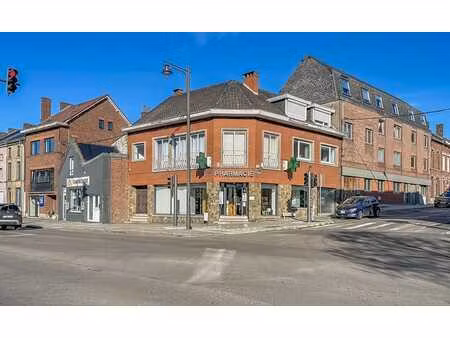 maison de commerce avec appartement idealement situee