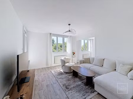 bel appartement  ancien t4  loué  proche des commerces et gares