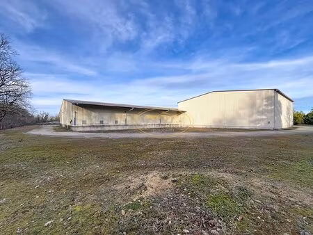 en vente entrepôt 3 000 m² – 840 000 € |void-vacon
