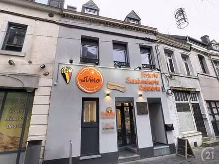 commerce renove avec 2 appartements en gros oeuvres