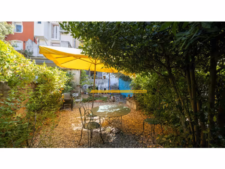 montélimar  maison de ville sur deux niveaux avec jardin.