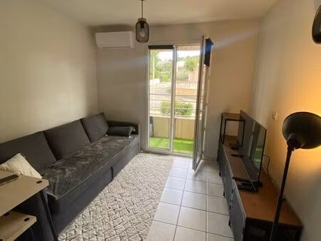 studio avec parking / balcon / clim
