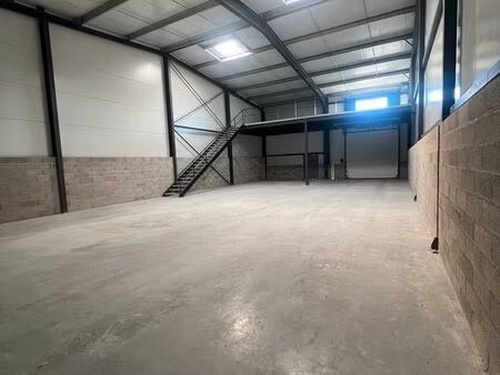 local d'activité - 310 m²