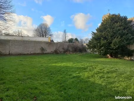 terrain en plein centre de lesneven libre de constructeur