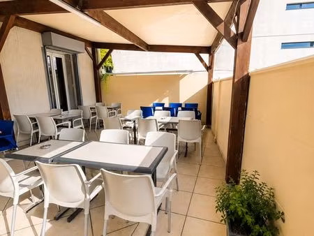 fonds de commerce bar restaurant licence iv - 100 places - terrasse couverte