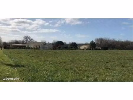 terrain 1 005 m² aureville