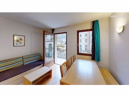 ?agréable appartement de type 3 meublé avec balcon – face au parc du casino