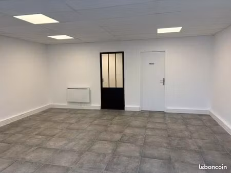 local 50m2 zone industrielle tremblay en france