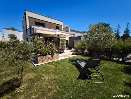 entre ville et campagne  découvrez cette maison familiale récente où confort  lumière et q