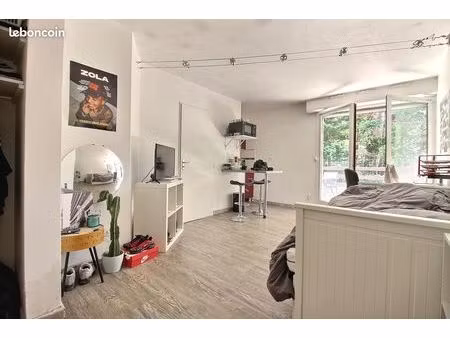 t1 avec grande terrasse + parking – au calme