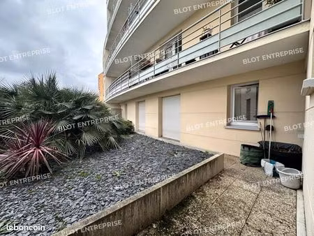 bureau 78 m²