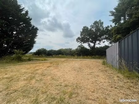 terrain agricole 4 138 m² – entre rennes et redon – eau + électricité + cabanon