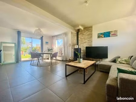 maison non mitoyenne avec 4 chambres et jardin