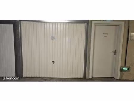 a louer garage fermé dans résidence sécurisée