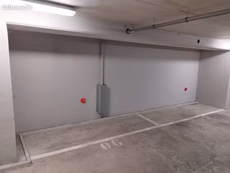 lot de 5 emplacements motos situés au 2ème sous-sol