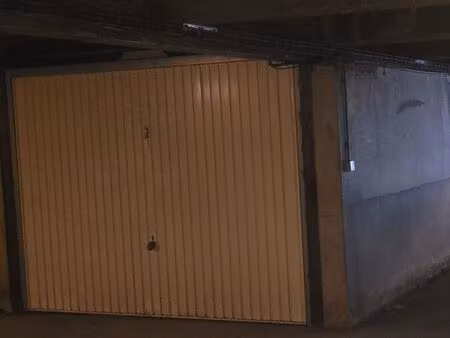 loue parking fermé box