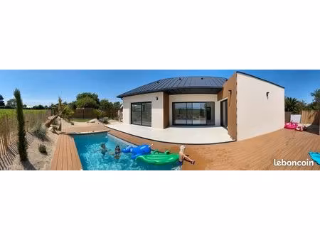 maison en impasse bord mer piscine