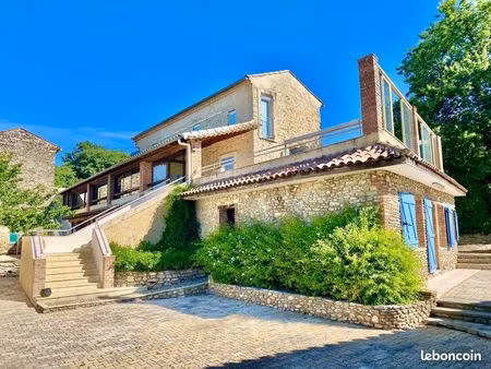 mas 9 pièces 237 m²