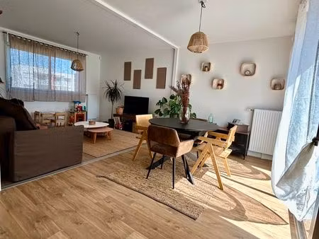 maison récente 91 m² - grande pièce de vie 38 m² - 3 chambres - jardin