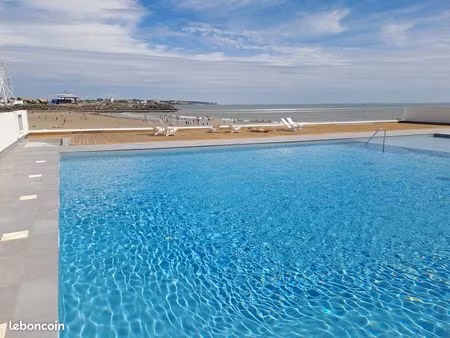 royan foncillon dans résidence d'exception de standing  vue mer avec grande piscine et sol