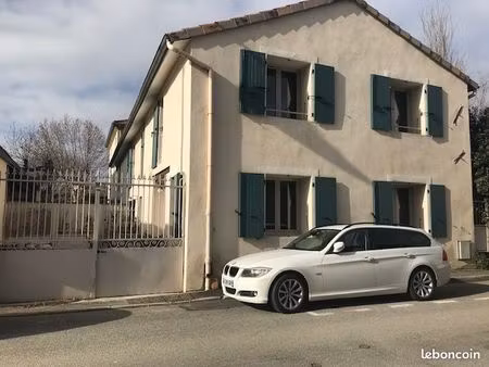 appartement avec cour dans ancien corps de ferme 4 pièces centre chabeuil