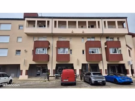 studio 1 pièce 27 m²