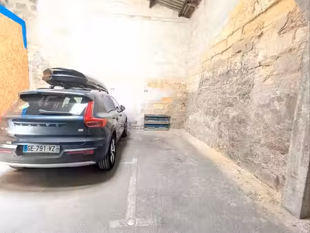location place parking moto ou petite voiture centre bordeaux victoire