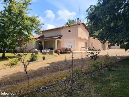 propriété 4 pièces 129 m²