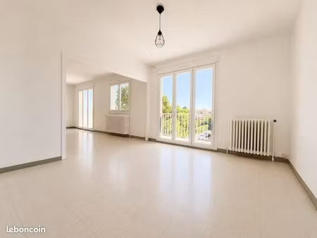 à louer – spacieux t4 de 115 m² avec garage et balcon – montélimar