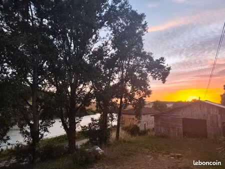 maison vue lac  1 hectar de terrain
