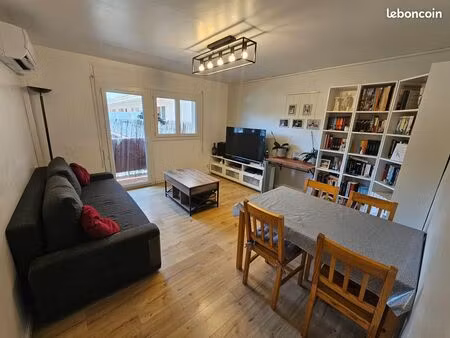 hôpitaux-facultés t2 traversant 45m²