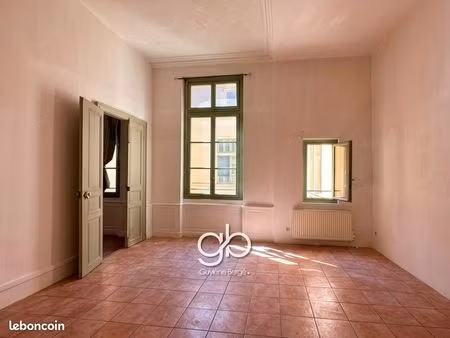 appartement 2 pièces 77 m²
