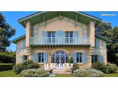 maison 8 pièces 202 m²