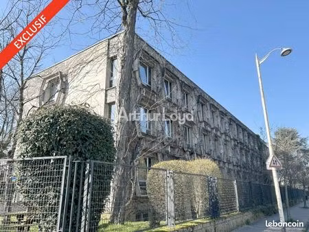 bureaux 2 150 m²