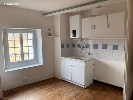 à louer  appartement 2 pièces de 35 m²  centre ville lons