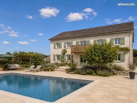 belle grande propriété de 12 pièces 373m2  piscine