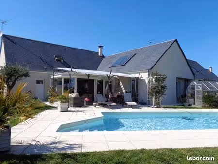 au sud de tours et à proximité de ballan  maison de standing récente 8 pièces avec piscine