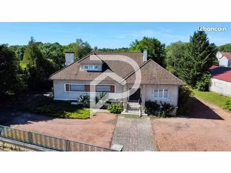 maison 7 pièces 222 m²