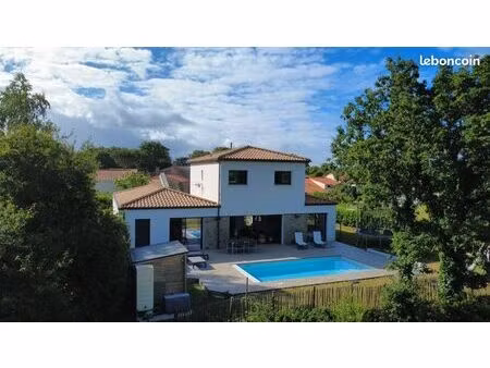 maison avec garage + piscine   terrain clos