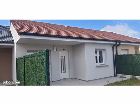 maison neuve plain pied dans village séniors