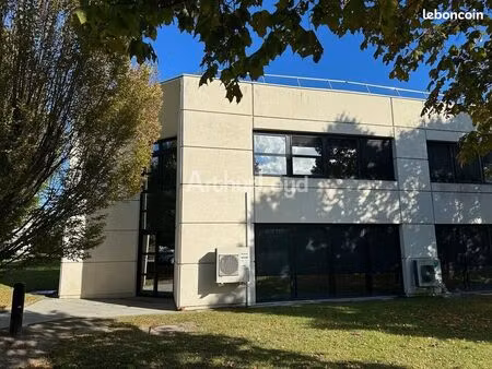 bureaux 102 m²