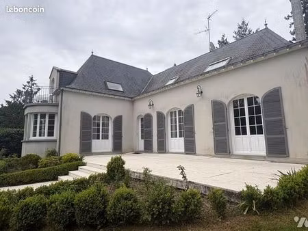maison 8 pièces 240 m²