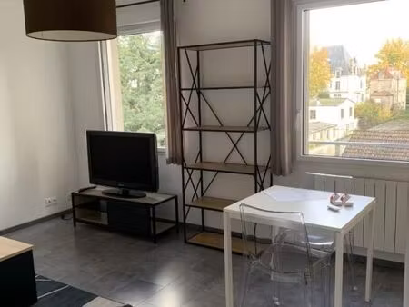 studio 1 pièce 28 m²