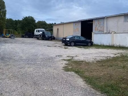 loue local activité 400m2