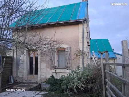 maison à rénover environ 75m2 . terrain 1200m2. 73 000