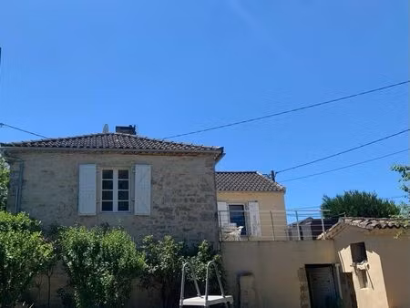 maison en pierre dans le lot